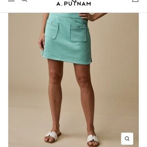 Mint Green Women's Skirt like new whit out tags